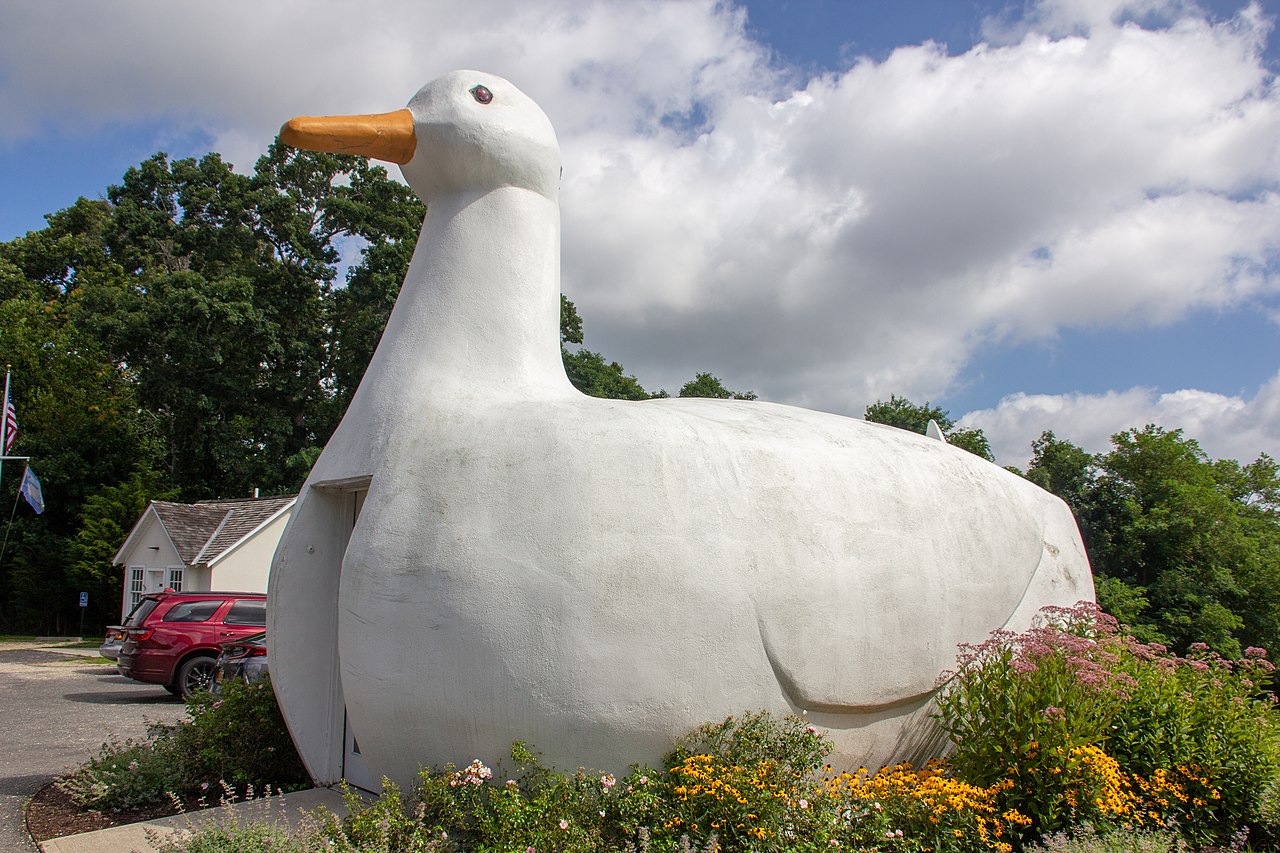 Picture of the Big Duck building